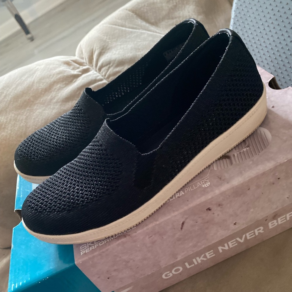 Slip On skechers size 6
